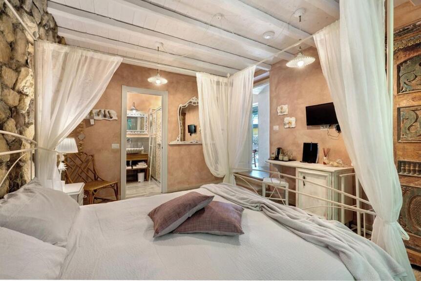 מונליה La Rocca Maison De Charme מראה חיצוני תמונה