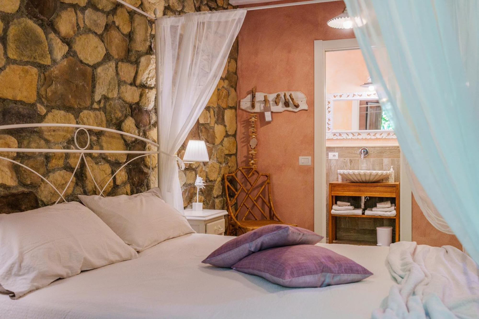 מונליה La Rocca Maison De Charme מראה חיצוני תמונה