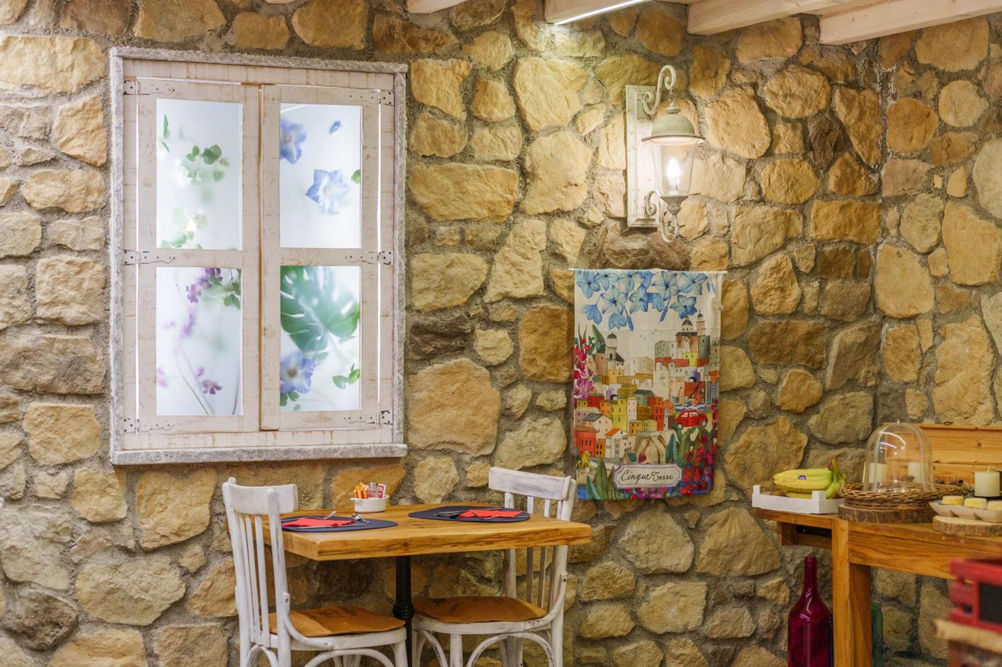 מונליה La Rocca Maison De Charme מראה חיצוני תמונה