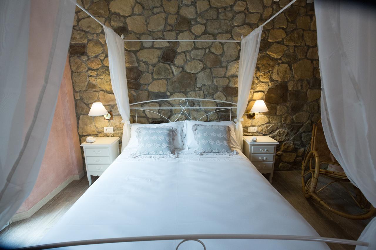 מונליה La Rocca Maison De Charme מראה חיצוני תמונה